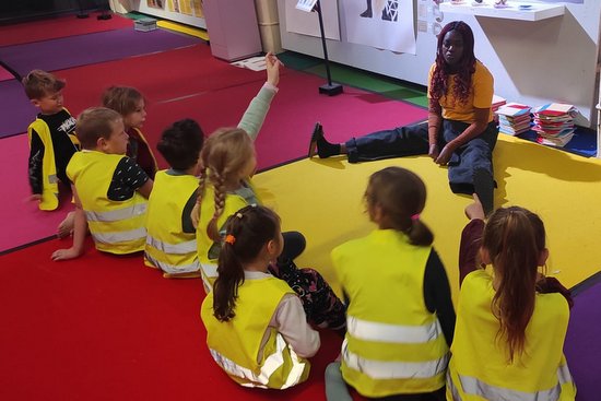 Kinder in der Ausstellung